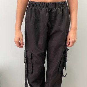 Black cargo pants. Size M.